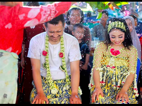 Mengulik Prosesi 'Bamandi-mandi' dalam Pernikahan Adat Banjarmasin yang Penuh dengan Warna Warni Kaya Makna