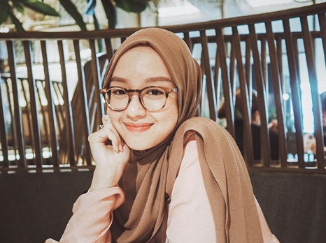 Tips Penggunaan Kacamata untuk Hijabers Agar Penampilanmu Tetap Modis