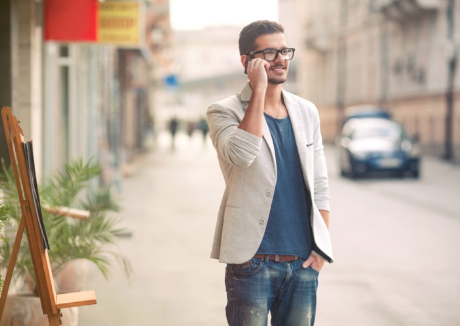 Rekomendasi Padu Padan Outfit ke Kantor Tipe Startup untuk Pria. Siap Taklukkan Target Pekerjaan dengan Memesona