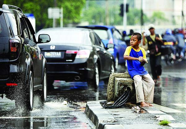 Bikin Mewek Bahagia, Cara Bu Risma Ngobrol sama Calon Anak Angkatnya ini Bikin Perasaan Nano-Nano