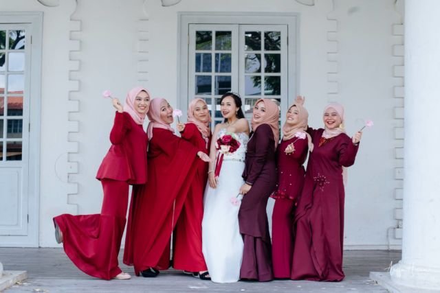 Indahnya Perbedaan, Viralnya Foto Pernikahan di Gereja Bersama Semua Bridesmaid Berhijab di Malaysia Ini Tuai Pujian