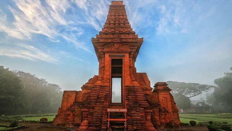 5 Tempat Wisata Sejarah Peninggalan Majapahit yang Instagrammable ini Musti Kamu Kunjungi!