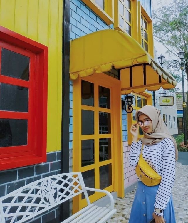 Kampung Eropa Devoyage, Destinasi Instagramable dengen 150 Spot Selfie di Bogor. Yuk Liburan ke Sana!