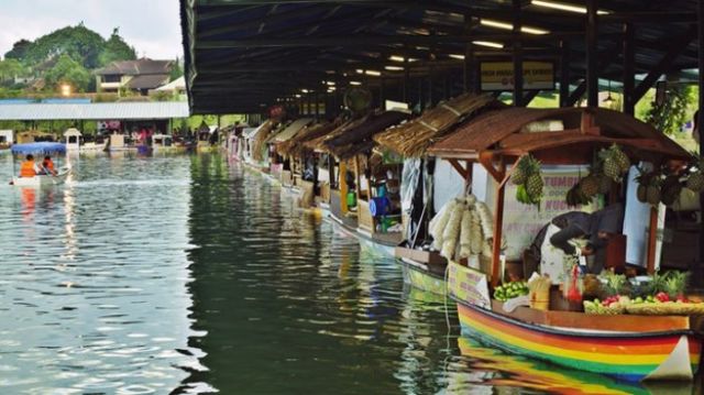 Floating Market