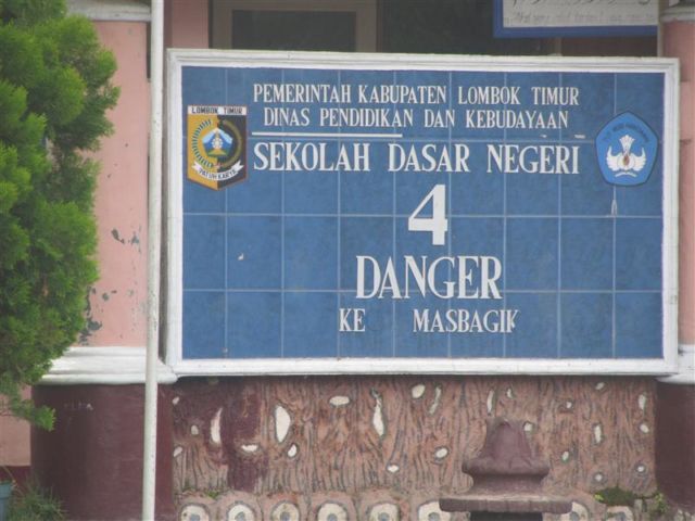 15 Sekolah Dasar yang Namanya Kocak Banget. Tenang, Warganet Jangan Mikir yang Aneh-Aneh, Ya!