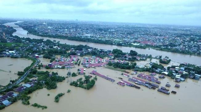 Nenek Terjebak Banjir Gowa yang Fotonya Viral, Dikabarkan Meninggal Dunia. Begini Keterangan Anaknya