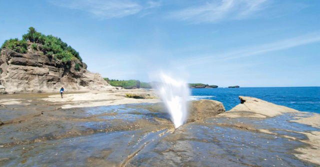 Rekomendasi 9 Pantai yang Hits dan Instagramable di Pacitan. Ada yang Mirip dengan Raja Ampat Lho!