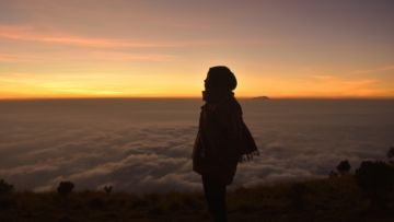 Dari Wanita yang Kau Gores Hatinya Hingga Memar, Terima Kasih Telah Memanduku Hijrah ke Jalan yang Benar