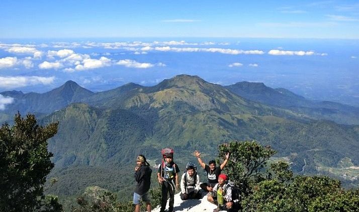 7 Alasan Kenapa Jomblo Sebaiknya Sering Mendaki Gunung. Biar Nggak Baper dan Galau Melulu~