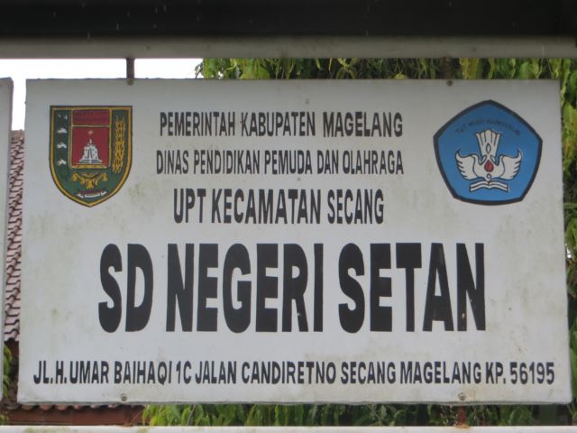 15 Sekolah Dasar yang Namanya Kocak Banget. Tenang, Warganet Jangan Mikir yang Aneh-Aneh, Ya!