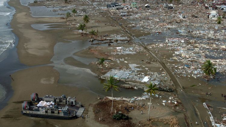 3 Langkah Penting yang Harus Diingat Jika Tsunami Terjadi. Orang Indonesia Wajib Tahu!