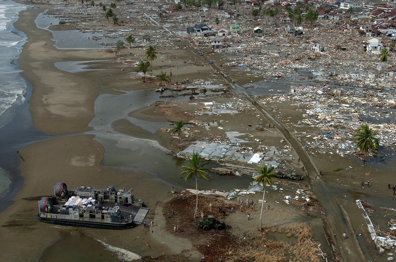 3 Langkah Penting yang Harus Diingat Jika Tsunami Terjadi. Orang Indonesia Wajib Tahu!