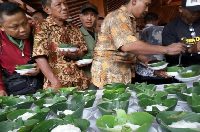 Mengenal Tradisi Sumsuman, Penutup Rangkaian Acara Pernikahan Jawa