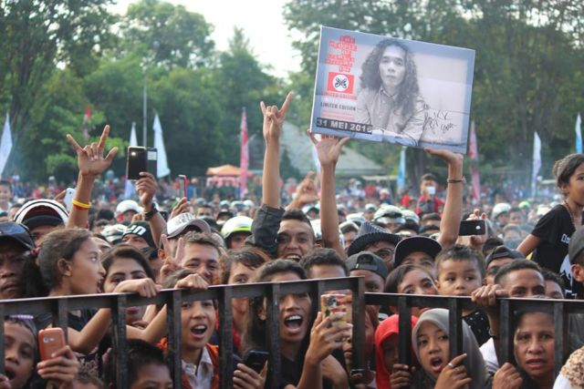 7 Kebiasaan Orang Jepang Saat Nonton Konser ini Patut Ditiru. Rame tapi Tetep Rapi, Kayak Upacara~