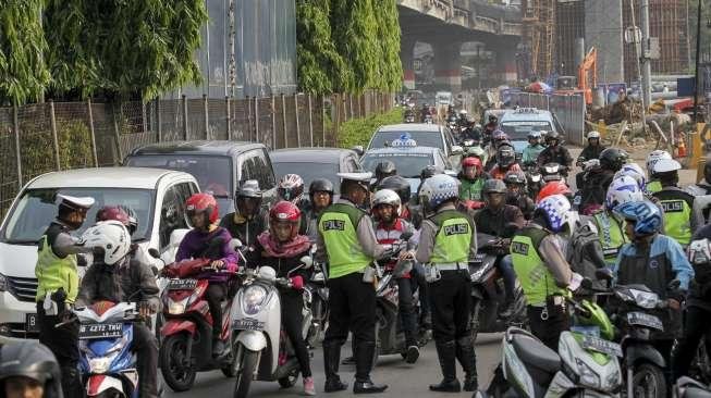 5 Jenis Tontonan Gratis yang Suka Jadi Kerubutan Orang Indonesia. Heran, Pada Doyan Banget Keributan, Ya?