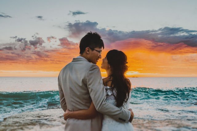 Siap-siap Baper, 14 Ide Foto Pre-Wedding di Pantai Kala Senja Menyapa Ini Cantik dan Bikin Deg-deg Ser