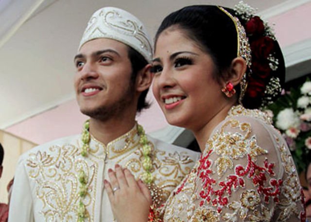 Belajar dari 5 Seleb yang Bercerai Setelah Menikah Muda Sebentar, Pelajaran Bahwa #JanganGegabahNikah itu Penting!