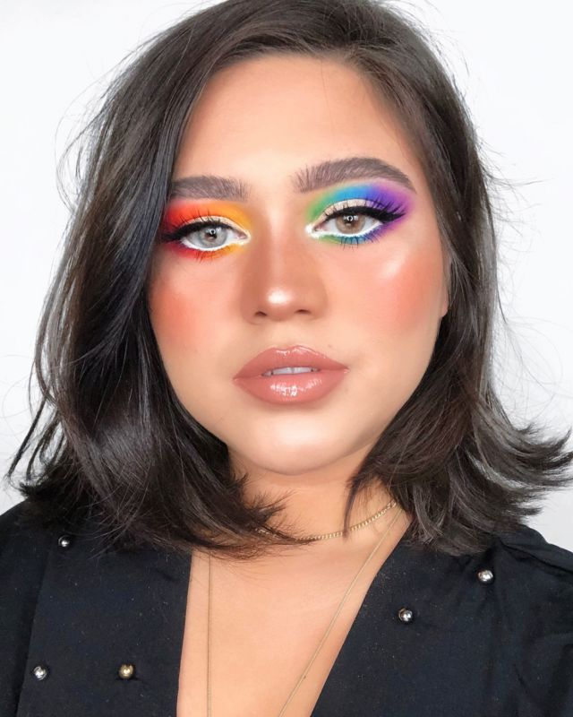 10+ Inspirasi Make-up Kilau 'Pelangi' ala Sarah Ayu. Warna-warni Meriahnya Bikin Silau!