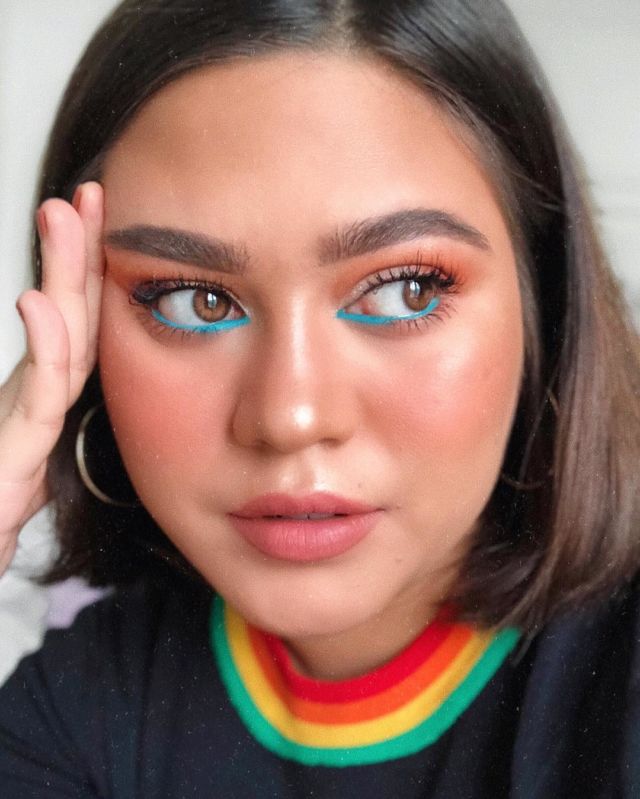 10+ Inspirasi Make-up Kilau 'Pelangi' ala Sarah Ayu. Warna-warni Meriahnya Bikin Silau!