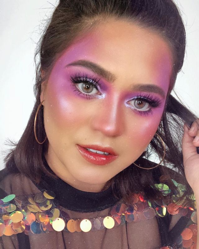 10+ Inspirasi Make-up Kilau 'Pelangi' ala Sarah Ayu. Warna-warni Meriahnya Bikin Silau!