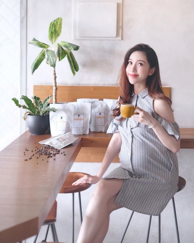 11 Outfit Hamil Kembar Selebgram Jess Yamada Ini Super Cantik. Bikin Nggak Bosan Melirik~