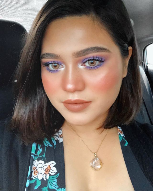 10+ Inspirasi Make-up Kilau 'Pelangi' ala Sarah Ayu. Warna-warni Meriahnya Bikin Silau!