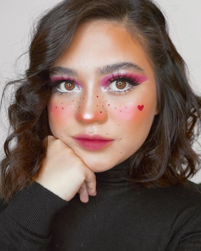 10+ Inspirasi Make-up Kilau 'Pelangi' ala Sarah Ayu. Warna-warni Meriahnya Bikin Silau!