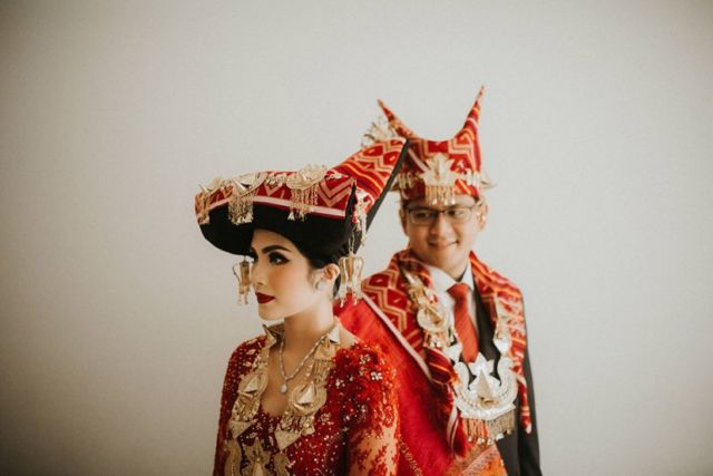 10 Potret Memukau Pengantin dari Pulau Sumatera. Pandangan Tak Bisa Beralih dari Indahnya Mahkota Mereka!