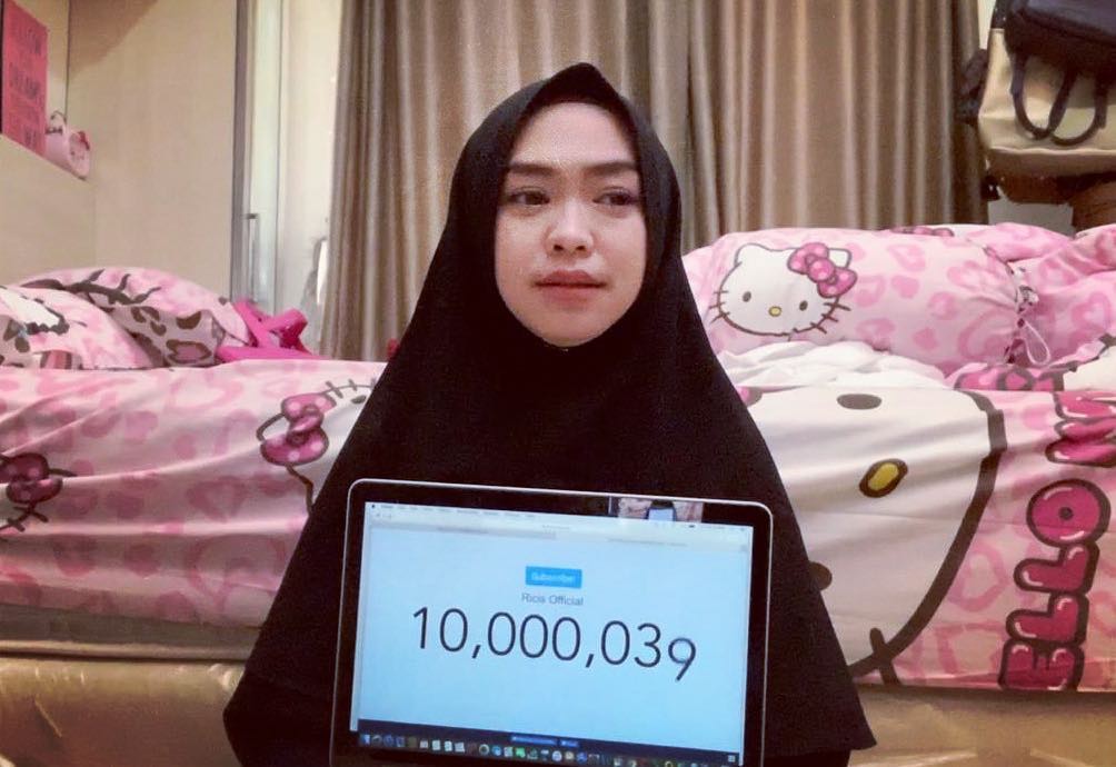 Jadi Vlogger Berhijab Pertama yang Raih 10 Juta Subscribers, Ria Ricis: “Bukti Kalau Perempuan Juga Bisa Memimpin”