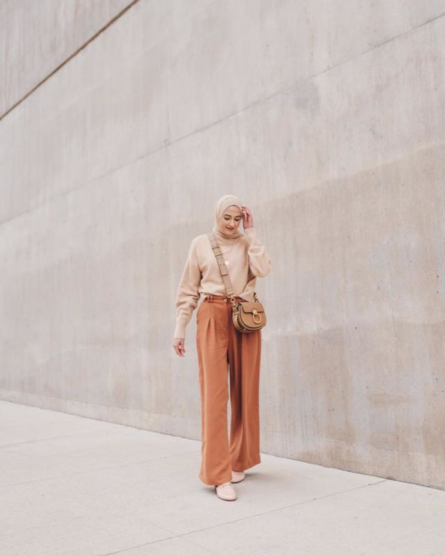 10 Inspirasi Hijab Nuansa Netral Ala Leena Asad, Lifestyle Blogger Palestina-Amerika yang Gayanya Super Elegan