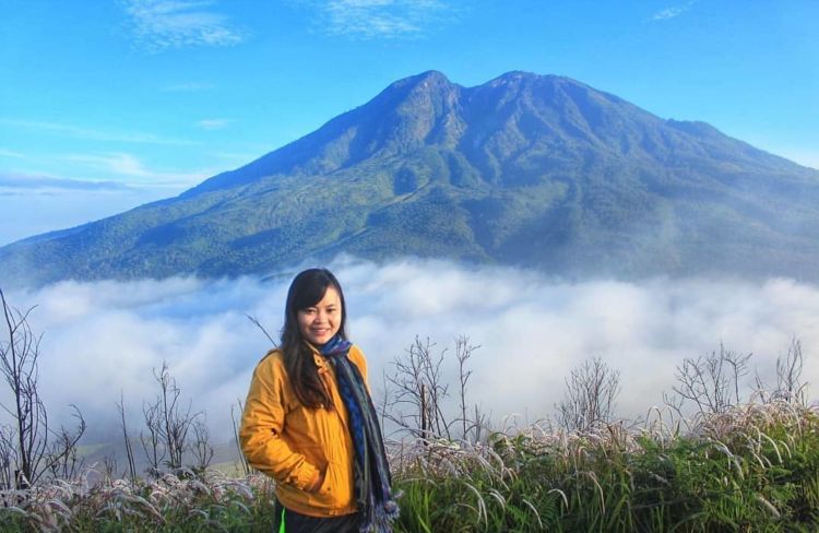 Bukit Mongkrang, Spot Padang Ilalang Hits di Karanganyar. Kerasa Kaya Lagi Foto di Luar Negeri!