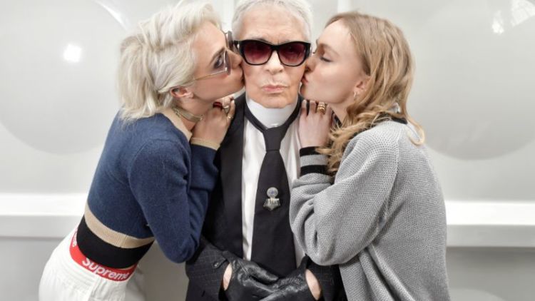 Legenda Dunia Mode, Karl Lagerfeld Tutup Usia. 9+ Karya Fesyen Ikoniknya Ini Pasti Akan Dikenang Sepanjang Masa