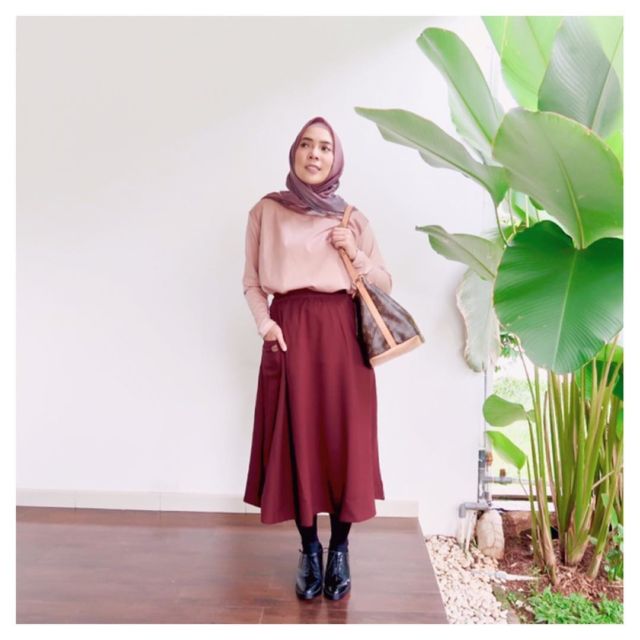 Inspirasi OOTD Hijab ala Dedek Centhyl Fitri Tropica. Sopan, Trendi, Pas Buat Pergi Kuliah Lagi!