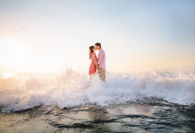 Siap-siap Baper, 14 Ide Foto Pre-Wedding di Pantai Kala Senja Menyapa Ini Cantik dan Bikin Deg-deg Ser