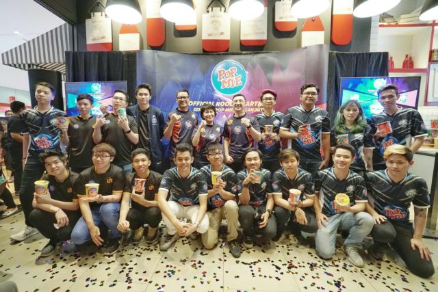 Kini Ada Pop Mie di Jersey EVOS Dan RRQ. Bukti Pop Mie Dukung Pertumbuhan Esports Indonesia