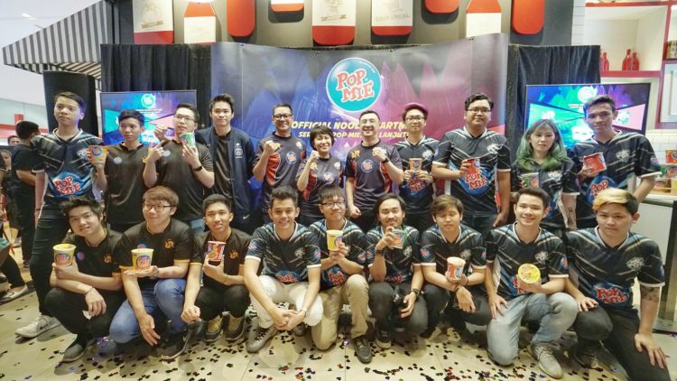 Kini Ada Pop Mie di Jersey EVOS Dan RRQ. Bukti Pop Mie Dukung Pertumbuhan Esports Indonesia