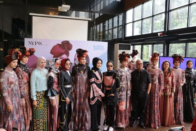 Bersama Wardah, Dian Pelangi dan Itang Yunasz Pamerkan Modest Fashion Di New York Fashion Week 2019 The Shows