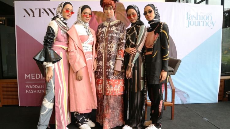 Bersama Wardah, Dian Pelangi dan Itang Yunasz Pamerkan Modest Fashion Di New York Fashion Week 2019 The Shows