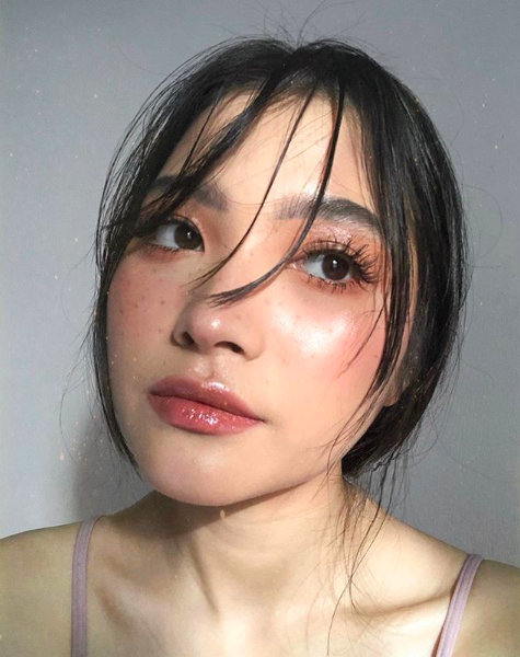 8 Alasan Matte Lipstick Mulai Nggak Zaman. Kini Bibir Mengilap 'Basah' Lebih Digilai Para Beauty Influencer!