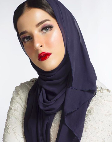 8 Alasan Matte Lipstick Mulai Nggak Zaman. Kini Bibir Mengilap 'Basah' Lebih Digilai Para Beauty Influencer!