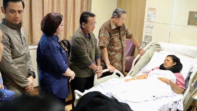 Ibu Ani Yudhoyono Divonis Kanker Darah, Seluruh Anggota Keluarga Mohonkan Doa Terbaik. Cepat Sehat, Bu!