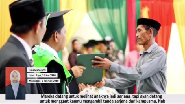 Kisah Viral Seorang Ayah Gantikan Almarhum Anaknya Saat Wisuda. Sedih dan Haru Membaur Jadi Satu