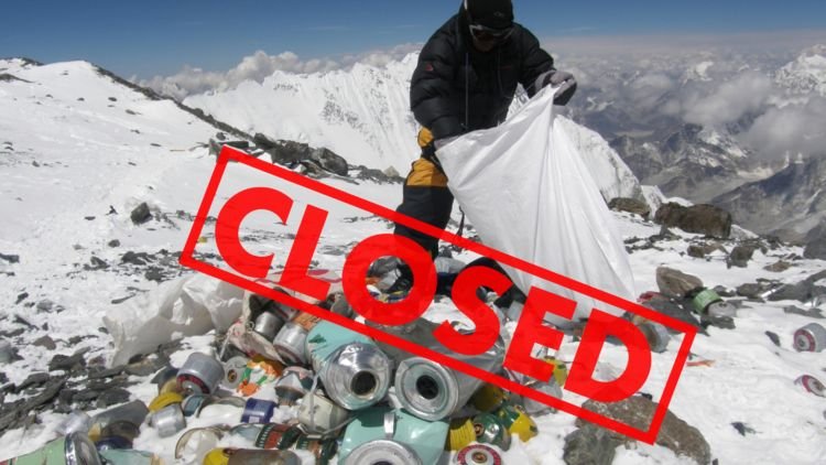 8 Potret Miris Gunung Everest yang Dipenuhi Sampah. Saking Parahnya, Salah Satu Base Camp Ditutup