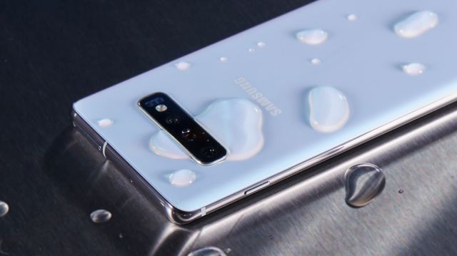 Samsung Galaxy S10: Digenggam Keren, Aksinya Bikin Paten