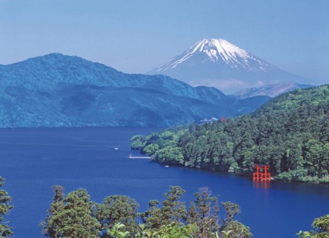 11 Spot Terbaik untuk Melihat Gunung Fuji di Jepang. Dari Kaki Gunung Hingga di Balik Kaca Jendela!