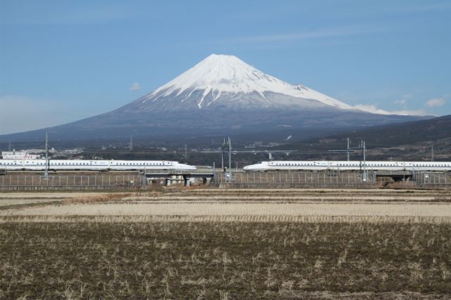 11 Spot Terbaik untuk Melihat Gunung Fuji di Jepang. Dari Kaki Gunung Hingga di Balik Kaca Jendela!