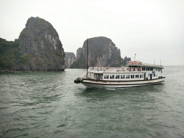 Panduan Backpacker ke Halong Bay, Vietnam. Budgetnya Murah dan Pemandangannya Spektakuler!