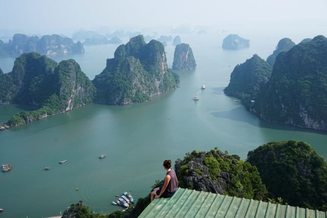 Panduan Backpacker ke Halong Bay, Vietnam. Budgetnya Murah dan Pemandangannya Spektakuler!