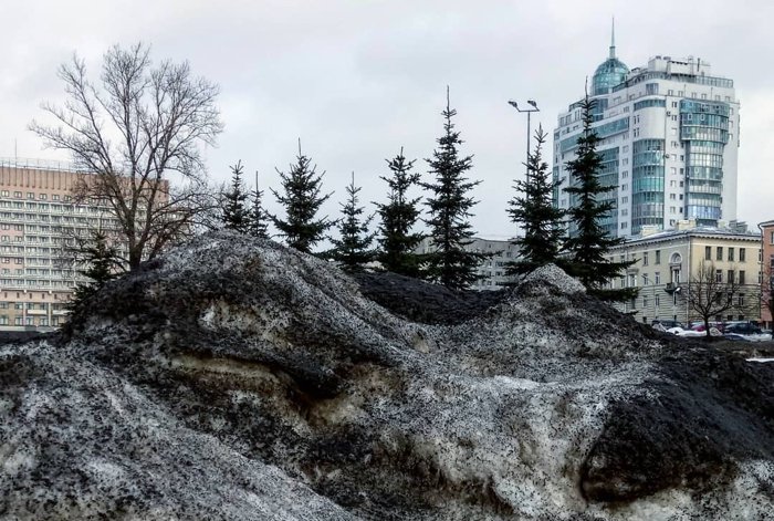 Fenomena Salju Hitam Selimuti Wilayah Siberia di Rusia. Seluruh Kota Jadi Kelihatan Kotor Banget!