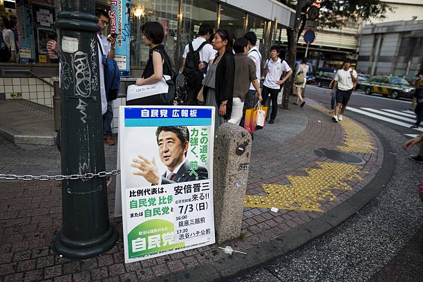 13 Kampanye Politik Unik Jepang. Dari Pakai Poster Begini, Sampai Tempel Brosur di Punggung Anjing